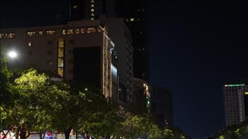 TP Hồ Chí Minh: Hàng loạt biển quảng cáo, trang trí lớn đã tắt điện sau 22 giờ