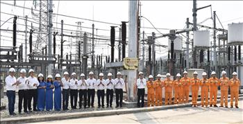 Gắn biển công trình chào mừng 15 năm thành lập Tổng công ty Truyền tải điện Quốc gia