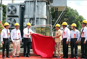 Gắn biển công trình máy biến áp T2 25 MVA tại Trạm 110 kV Di Linh