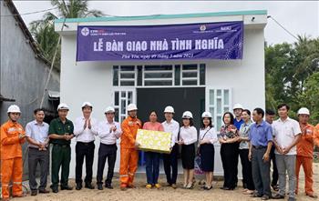 PC Phú Yên bàn giao nhà tình nghĩa cho hộ nghèo