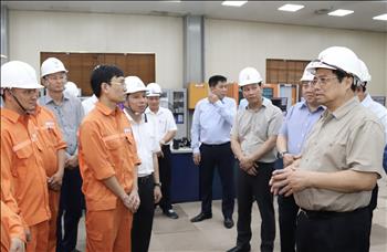 Thủ tướng Phạm Minh Chính kiểm tra tình hình sản xuất tại các công ty Nhiệt điện Mông Dương và Quảng Ninh