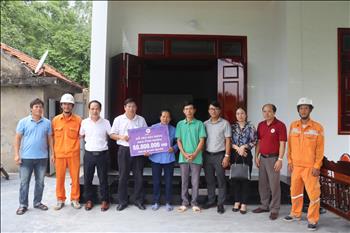 PC Quảng Bình: Bàn giao nhà tình nghĩa cho các hộ nghèo trước mùa mưa bão