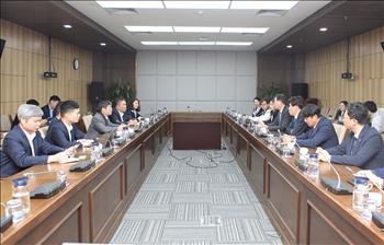 Đoàn công tác ngành năng lượng Hàn Quốc thăm và làm việc tại EVN