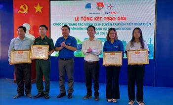PC An Giang trao giải cuộc thi Sáng tác video clip về Tiết kiệm điện 