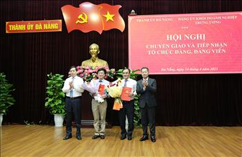 Tiếp nhận Đảng bộ Tổng công ty Điện lực miền Trung về trực thuộc Đảng bộ Tập đoàn Điện lực Việt Nam