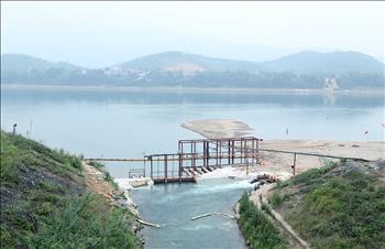 EVN đề nghị Công ty Cổ phần Đầu tư Nước sạch sông Đà tận dụng tốt nguồn nước