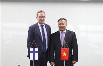 Bộ trưởng Bộ Kinh tế và Việc làm của Phần Lan đến làm việc với EVN