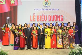 Công đoàn Điện lực Việt Nam biểu dương 65 cán bộ nữ công tiêu biểu