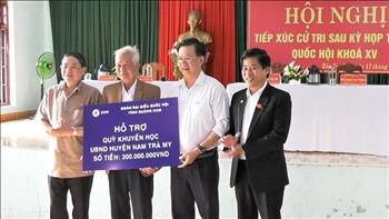 EVN tặng 600 triệu đồng hỗ trợ học sinh nghèo tại tỉnh Quảng Nam