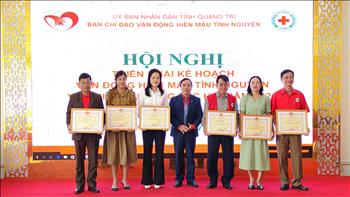 Công ty Điện lực Quảng Trị nhận Bằng khen của UBND tỉnh Quảng Trị trong phong trào hiến máu tình nguyện năm 2023