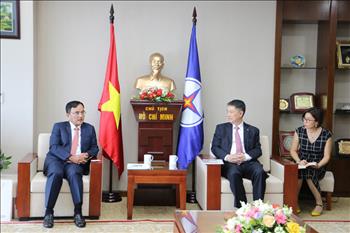 Chủ tịch HĐTV EVN tiếp Chủ tịch Tập đoàn Hoa Điện (Trung Quốc)