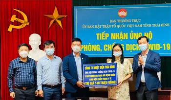 Công ty Nhiệt điện Thái Bình trao tặng trang thiết bị y tế chống dịch trị giá 140 triệu đồng