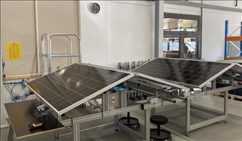Hệ thống năng lượng mặt trời gập lại thế hệ mới dùng cho mái nhà