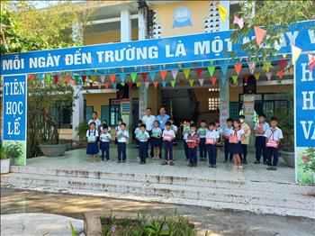 Điện lực Ninh Hải (PC Ninh Thuận) tuyên truyền tiết kiệm điện tại Trường Tiểu học Mỹ Tường