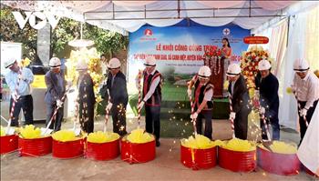 Cấp điện lưới quốc gia cho làng vùng sâu cách trở ở Bình Định