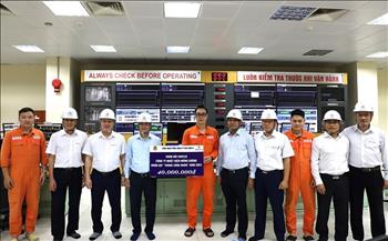 Tổng công ty Phát điện 3 thăm, tặng quà người lao động Công ty Nhiệt điện Mông Dương