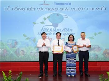 EVNHCMC và Báo Thanh Niên trao giải cuộc thi viết 