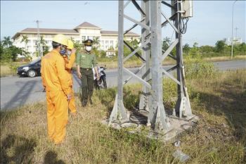 Quảng Trị: Mất trộm hàng chục thanh giằng, lưới điện Khu công nghiệp Nam Đông Hà bị đe dọa