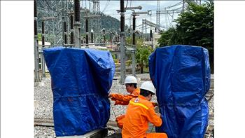 Chùm ảnh: Các đơn vị ngành Điện tại miền Trung khẩn trương chuẩn bị ứng phó với bão Noru