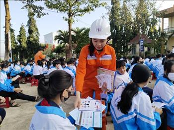 PC Đắk Nông đẩy mạnh tuyên truyền tiết kiệm điện, an toàn điện trong trường học
