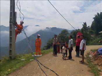 Lào Cai: 30 hộ dân Bản Toòng đón điện lưới quốc gia ngay trước ngày Quốc khánh