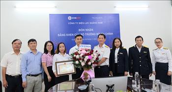 Công ty Điện lực Quảng Nam nhận khen thưởng thực hiện tốt chính sách, pháp luật thuế 
