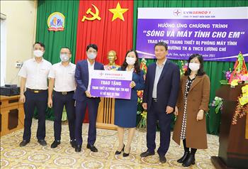 Trao tặng 41 bộ máy tính và thiết bị phòng tin học cho học sinh tỉnh Thanh Hóa