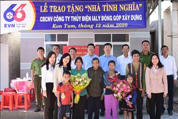 Tập đoàn Điện lực Việt Nam và Công ty Thủy điện Ialy trao tặng nhà tình nghĩa cho người nghèo tại tỉnh Kon Tum