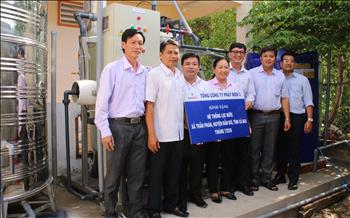 EVNGENCO 3 tặng hệ thống lọc nước nhiễm mặn cho xã nghèo tại Cà Mau