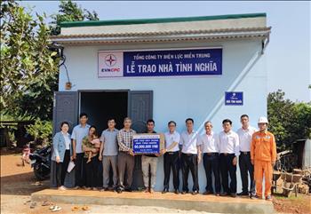 PC Đắk Nông hỗ trợ nhà tình nghĩa cho các gia đình có hoàn cảnh khó khăn