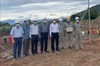 Tổng giám đốc Tổng công ty Truyền tải điện Quốc gia kiểm tra công trường đường dây 500kV Vân Phong – Vĩnh Tân