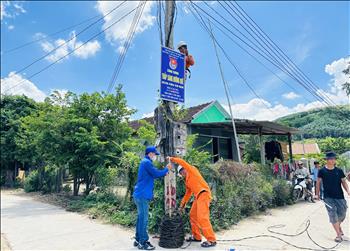 Tuổi trẻ Thủy điện An Khê - Ka Nak “Thắp sáng đường quê” làng Xà Tang