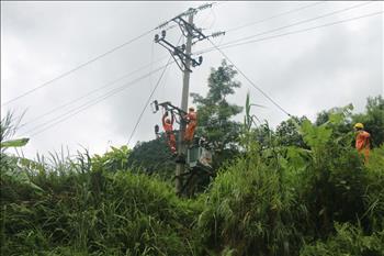 Thêm gần 2.200 hộ dân bị ảnh hưởng của lũ quét kịp có điện đón Tết Độc lập