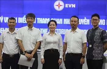 Đoàn đại biểu Công đoàn Điện lực Nhật Bản tham quan Nhà truyền thống ngành Điện lực Việt Nam