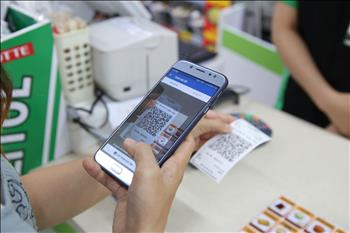 Hơn 58% khách hàng tỉnh Hưng Yên thanh toán tiền điện không dùng tiền mặt