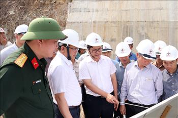 Chùm ảnh: Phó Tổng giám đốc EVN Phạm Hồng Phương kiểm tra công trường Nhà máy Thủy điện Ialy mở rộng