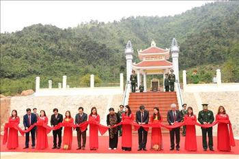EVNNPC hỗ trợ 500 triệu đồng xây dựng Nhà bia tưởng niệm liệt sỹ xã Xuân Nha, huyện Vân Hồ, tỉnh Sơn La