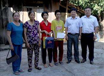 PTC3 thăm hỏi và hỗ trợ gia đình có hoàn cảnh đặc biệt khó khăn ở Kon Tum
