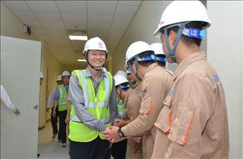 Chùm ảnh: Tổng giám đốc EVN kiểm tra tình hình vận hành Nhà máy Nhiệt điện Vĩnh Tân 4