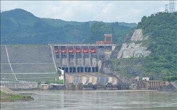 Nước về các hồ thuỷ điện trên sông Đà giảm thấp so với trung bình nhiều năm, EVN kiến nghị Nhà máy nước Sông Đà sử dụng nước tiết kiệm, hiệu quả hơn