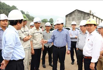 Phó Tổng giám đốc EVN Phạm Hồng Phương kiểm tra tiến độ thi công Dự án NMTĐ Hòa Bình mở rộng