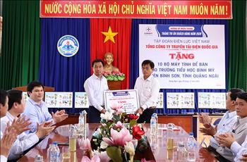 EVNNPT trao tặng 100 máy tính cho các trường học tại Quảng Ngãi