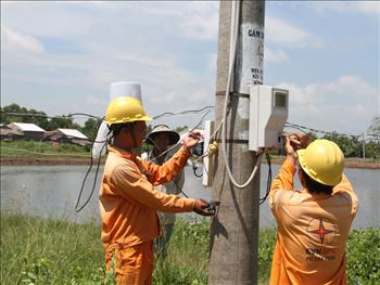 Trà Vinh hỗ trợ gần 6.000 hộ nghèo và cận nghèo sử dụng điện an toàn 