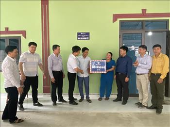 Bàn giao 20 nhà Đại đoàn kết cho người dân có hoàn cảnh khó khăn tại Nghệ An