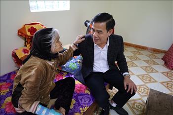 PC Đắk Lắk bàn giao nhà tình nghĩa cho Mẹ Việt Nam Anh hùng Nguyễn Thị Cự 