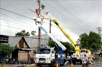 Cà Mau: Đảm bảo an toàn hành lang lưới điện