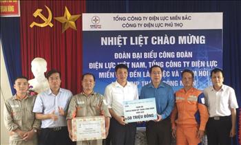 Công đoàn Điện lực Việt Nam thăm, tặng quà người lao động trong Tháng công nhân