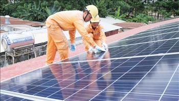 EVNSPC kêu gọi tăng cường hợp tác doanh nghiệp phát triển điện mặt trời áp mái