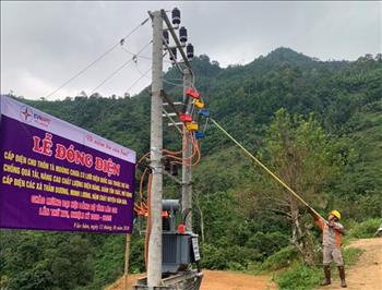 Đóng điện công trình đưa điện lưới quốc gia về Tà Moòng (Lào Cai)