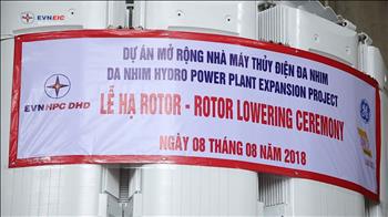 Hạ rotor tổ máy Nhà máy Thủy điện Đa Nhim mở rộng